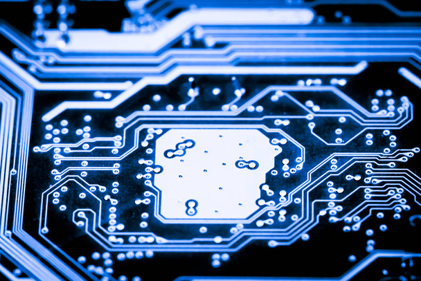 Primer plano de los circuitos electrónicos en tecnología en el fondo de la placa principal (placa principal, placa base de la CPU, placa lógica, placa del sistema o mobo
) - Foto, Imagen