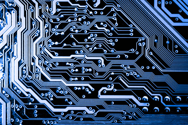 Primer plano de los circuitos electrónicos en tecnología en el fondo de la placa principal (placa principal, placa base de la CPU, placa lógica, placa del sistema o mobo
) - Foto, imagen