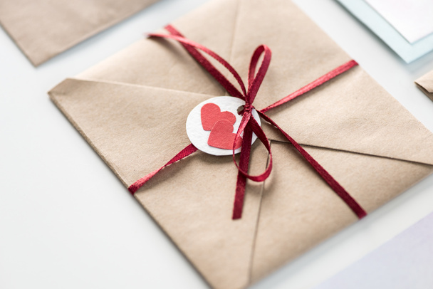 envelope with tag with hearts - Foto, afbeelding