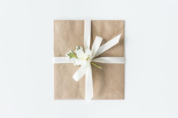 envelope with flower and ribbon - Fotografie, Obrázek