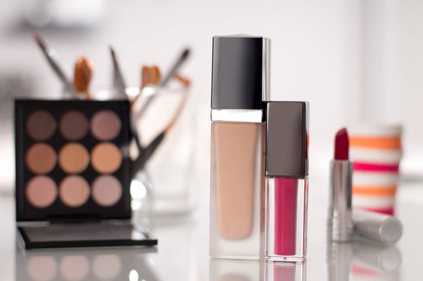 Beauty concept. Professional cosmetics for facial makeup - Foto, Imagen