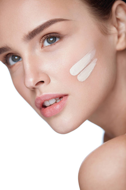 Skin Care. Sexy Girl With Foundation Or Cosmetic Cream On Face - Foto, imagen