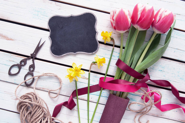 Spring flowers and empty chalkboard  - Photo, Image