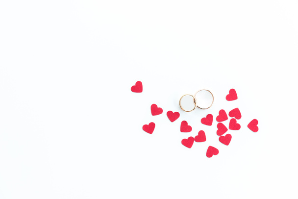 snubní prsteny a srdce - Fotografie, Obrázek