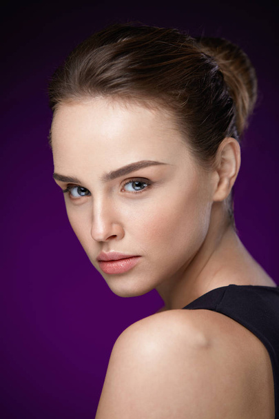 Natural Makeup. Beautiful Sexy Woman With Fresh Smooth Skin - Foto, Imagem
