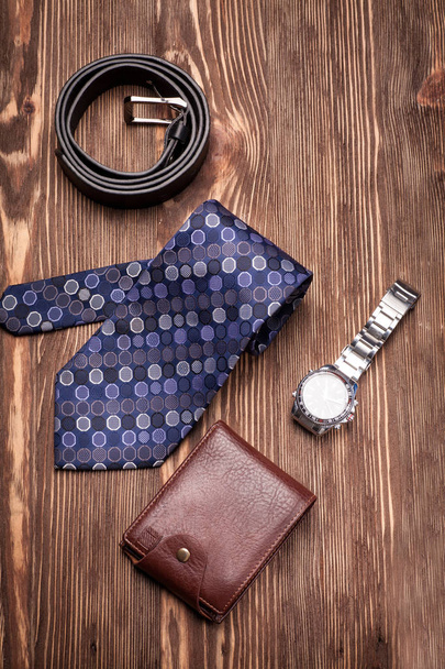 Cravatta, portafoglio, cintura
 - Foto, immagini