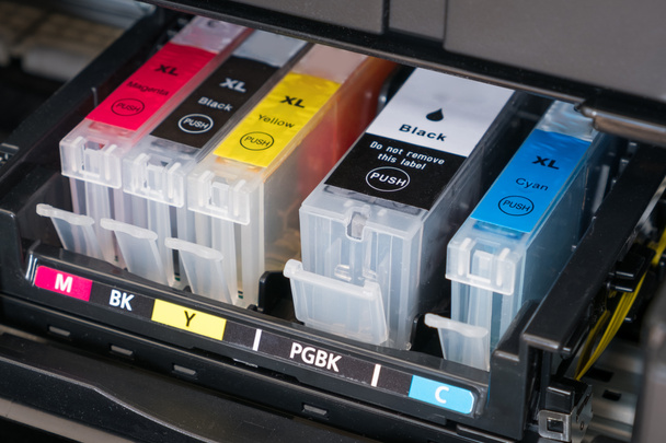 ink cartridges inside printer - open ink printer  - Foto, Imagem