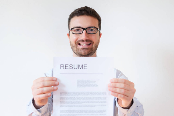 Homme avec CV et carrière professionnelle prêt à trouver un emploi
 - Photo, image
