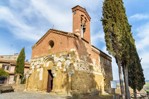 Εκκλησία του San Pietro in San Giovanni d'Asso, Τοσκάνη, Ιταλία - Φωτογραφία, εικόνα