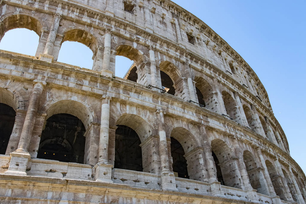 Colosseum - the main tourist attractions of Rome, Italy. Ancient Rome Ruins of Roman Civilization. - Foto, Bild