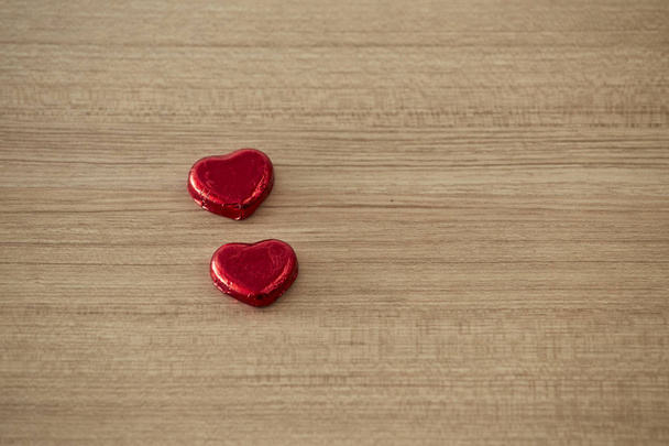 Σοκολατένια καρδιά τυλιγμένη  - Φωτογραφία, εικόνα