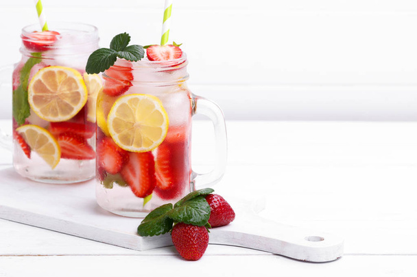 Detox fruit infused water - Foto, imagen