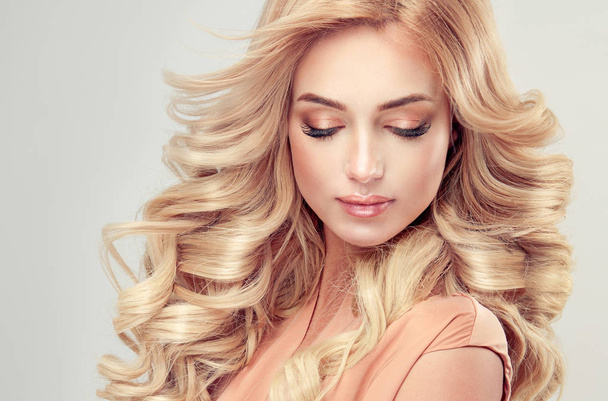 Krásné blond vlasy girl - Fotografie, Obrázek