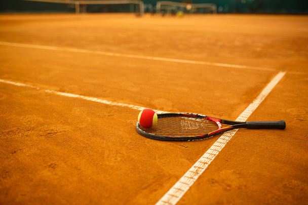 tennis racket and the ball - Foto, Bild