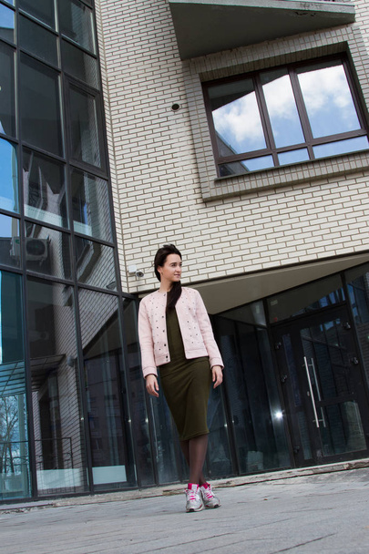Young business woman on the background of a modern office building - Zdjęcie, obraz