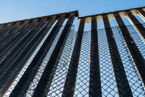 Συνοριακό φράχτη κατά μήκος των συνόρων μας-Μεξικό - Φωτογραφία, εικόνα