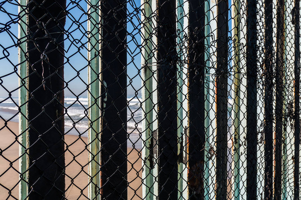 Datailní pohled Mezinárodní hraniční plot s Tijuana Beach - Fotografie, Obrázek