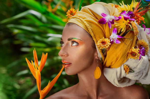 young woman in turban with flowers - Foto, Imagem