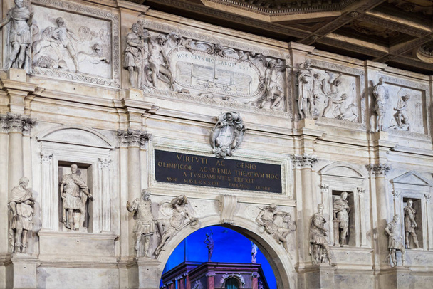 wall decor of stage of Teatro Olimpico in Vicenza - Foto, imagen