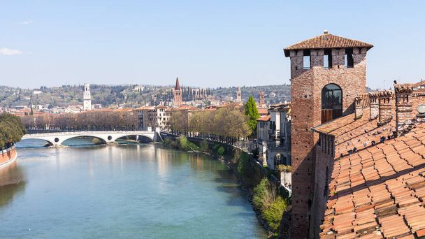 weergave van Verona met castelvecchio kasteel - Foto, afbeelding