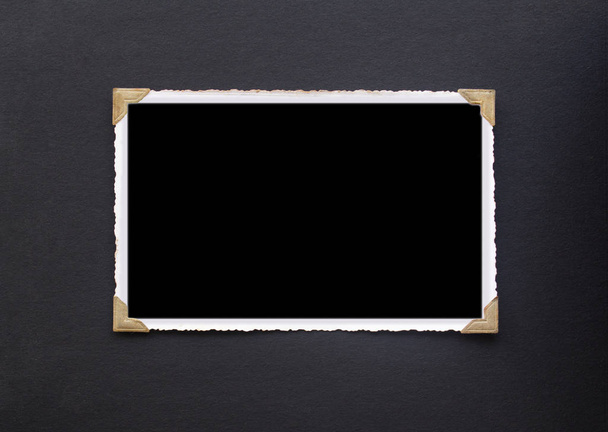 Ramka na zdjęcia - prawdziwe stare zdjęcie czarne puste miejsca dla kopii pho - Zdjęcie, obraz