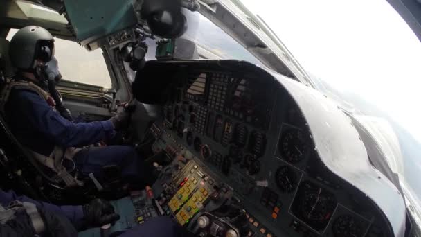 In de cockpit de turn - Video