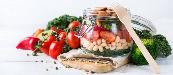 健康ビーガン サラダ豆と石工の jar ファイル - 写真・画像