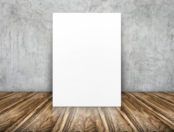 Cartel de papel blanco en blanco apoyado en la pared de hormigón sobre un floo de madera
 - Foto, imagen