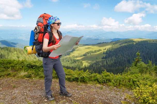 hiker with map - Foto, Imagen