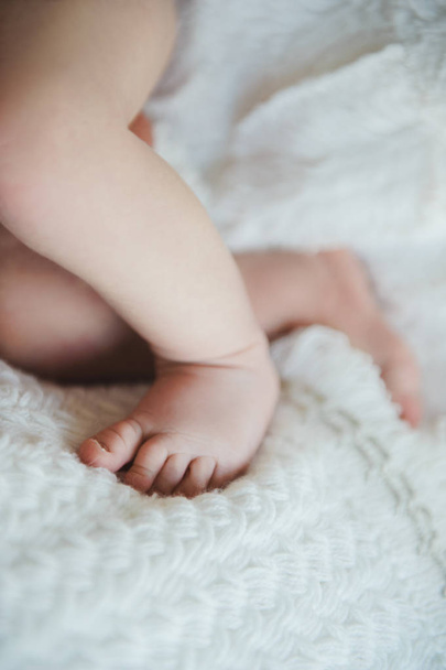 Toddler's feet. Baby's feet. - Foto, imagen