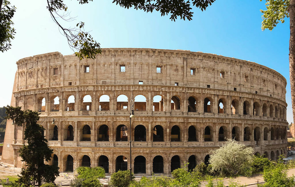Il famoso Colosseo di Roma. - Foto, immagini