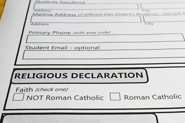 Declarar la fe para asistir a una escuela católica
 - Foto, Imagen