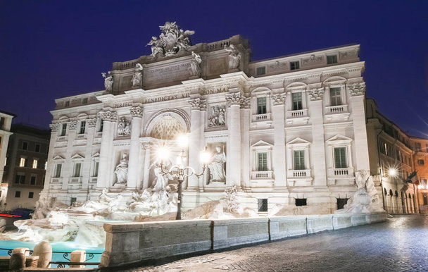 Trevi Çeşmesi gece, Roma, İtalya. - Fotoğraf, Görsel