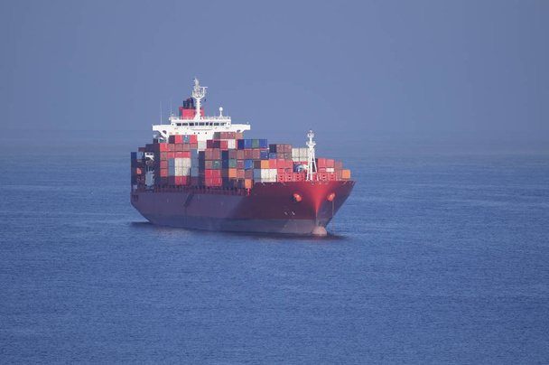 Kontaminierteres Schiff in Valparaiso - Foto, Bild