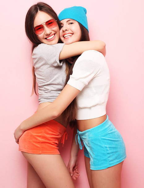 emotions, people, teens and friendship concept - smiling pretty - Фото, изображение
