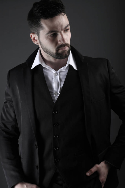 Elegant man wearing a suit  - Fotografie, Obrázek