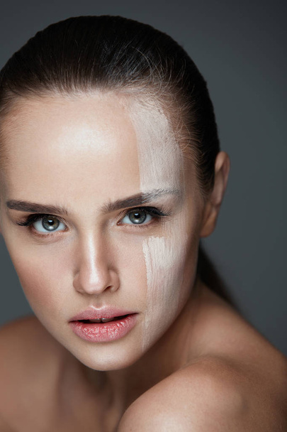 Facial Makeup. Sexy Woman With Cream Mask On Face Skin - Фото, зображення