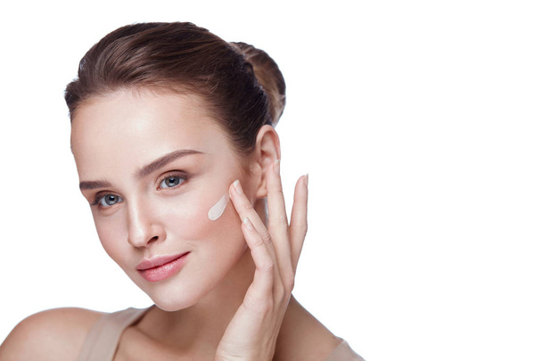 Face Makeup. Sexy Woman Applying Foundation Cream On Skin - 写真・画像