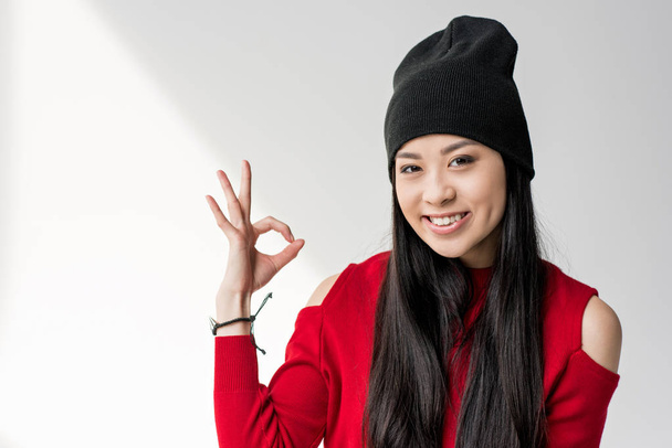 woman showing ok sign - 写真・画像