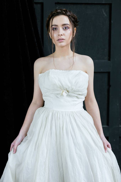 Woman in wedding dress - Foto, Imagen