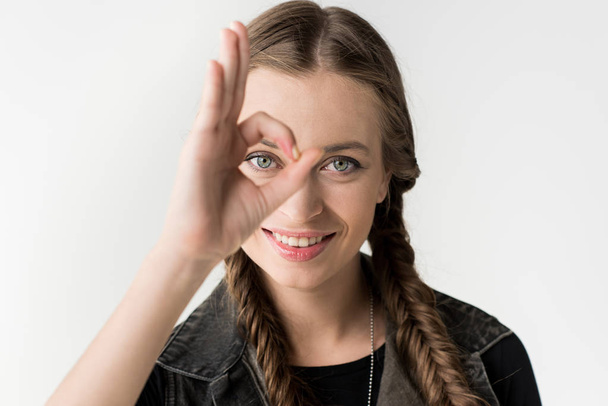 woman showing ok sign - Fotografie, Obrázek