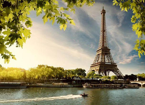 Puesta de sol sobre París
 - Foto, Imagen