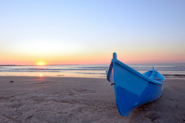 rybářský člun a sunrise  - Fotografie, Obrázek