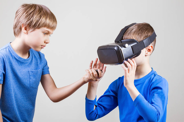 Little boys trying VR glasses. - Zdjęcie, obraz