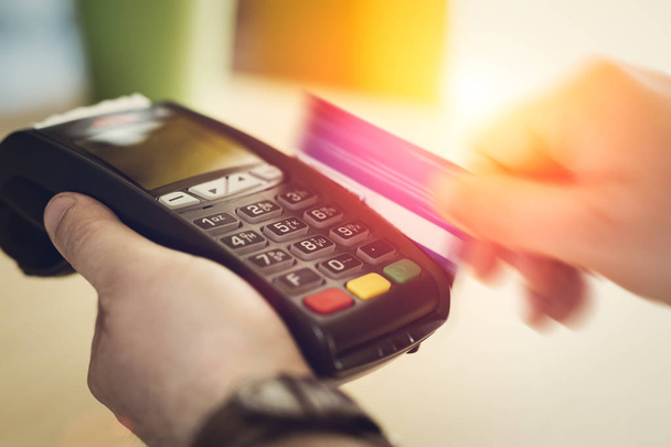 Hand Swiping Credit Card In Store - Фото, зображення