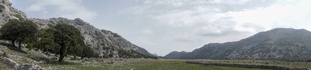 Мбаппе вид Лос-Льянос-де-Либар в природном парке Гразалема, Андалусия
 - Фото, изображение