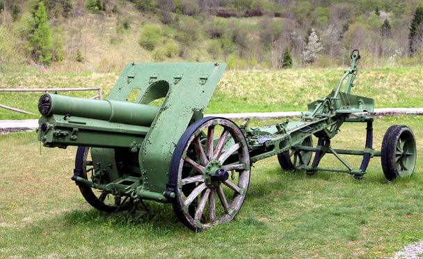 t cannon of the First World War used by Italian soldiers in the  - Photo, Image