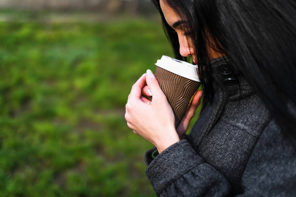 brunette girl drinking hot coffee - Foto, imagen