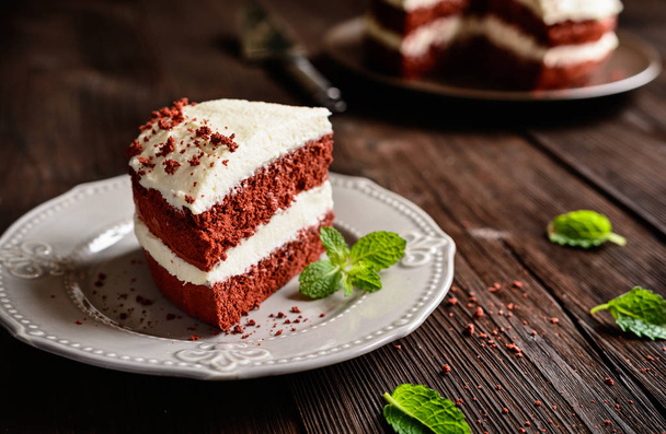 Red velvet dort se šlehačkou a mascarpone náplň - Fotografie, Obrázek