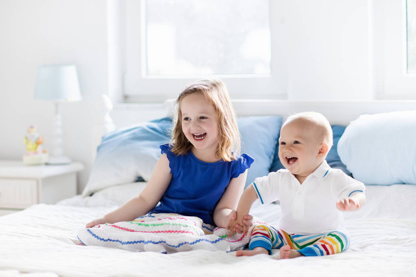 Kids playing on parents bed - Photo, Image